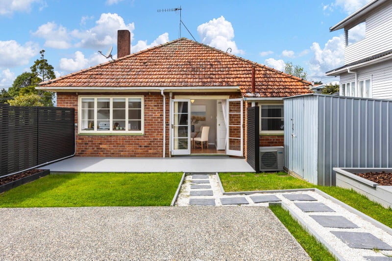 5 Mons Avenue, Mount Roskill, Auckland - Carousel 2