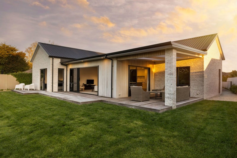 18 Winslow Court, Huntington, Hamilton - Carousel 1
