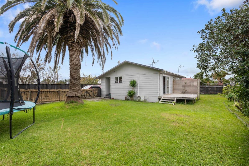 2/13 Hamurana Place, Te Atatu Peninsula, Auckland - Carousel 1