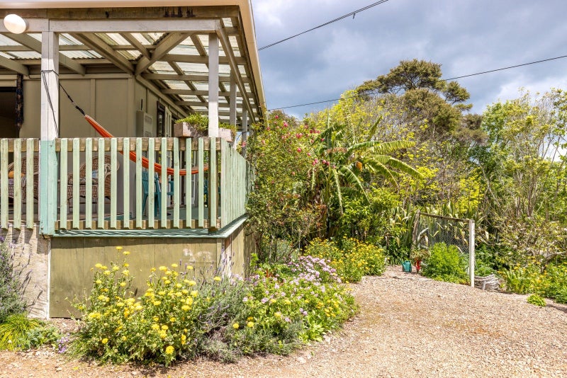 17 Crescent Road East, Ostend, Waiheke Island - Carousel 20