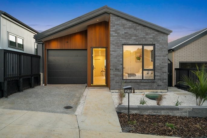 25 Aituaa Road, Pukekohe, Pukekohe - Carousel 1