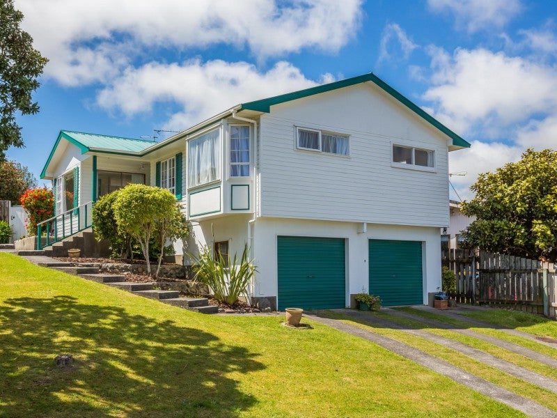 1 Ensign Lane, Whitby, Porirua - Carousel 2