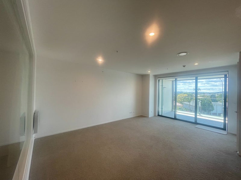 204/6 Waikumete Road, Glen Eden, Auckland - Carousel 1