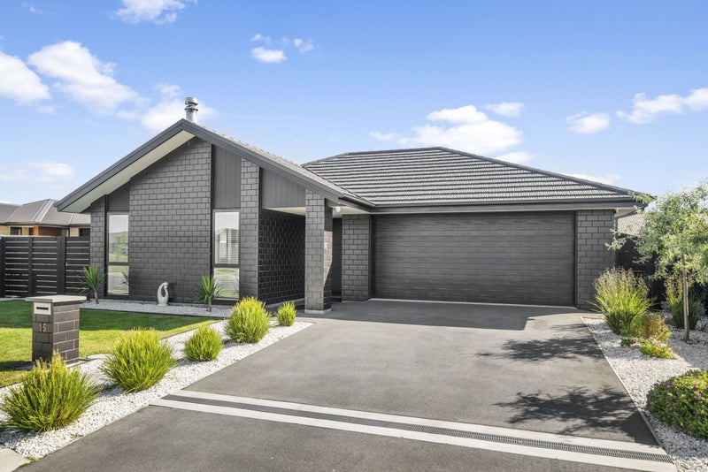 15 Whitehorn Drive, Lincoln, Lincoln - Carousel 1