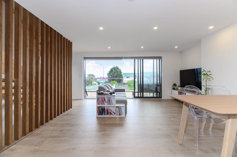 1/8 Reeves Road, Pakuranga, Auckland - Carousel 2