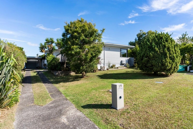 19 Japonica Drive, Beach Haven, North Shore City, Auckland - Carousel 21