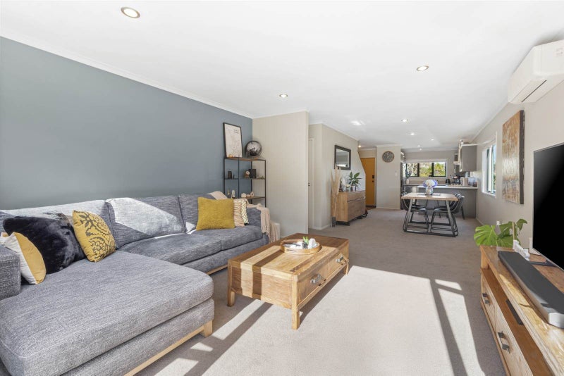 23 Candlestick Place, Oteha, Auckland - Carousel 2