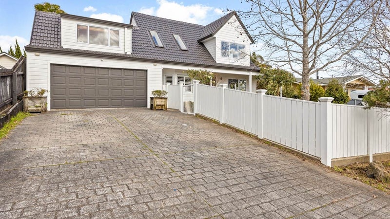 8 Picasso Drive, West Harbour, Auckland - Carousel 1
