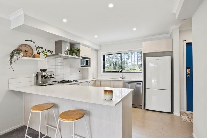 31 Konoba Avenue, Kumeu, Kumeu - Carousel 1