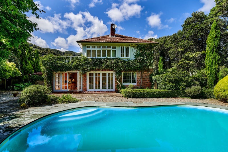 2 Dillon Street, Lowry Bay, Lower Hutt - Carousel 1