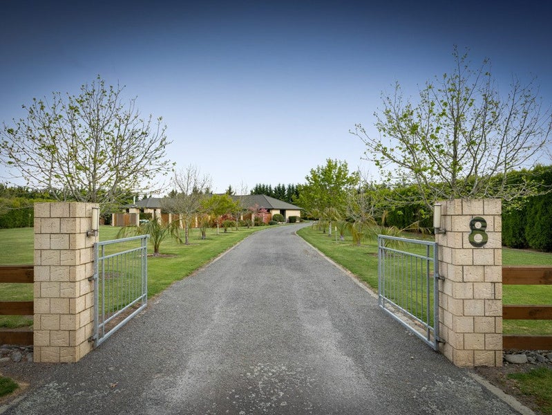 8 Devine Drive, Christchurch - Carousel 1