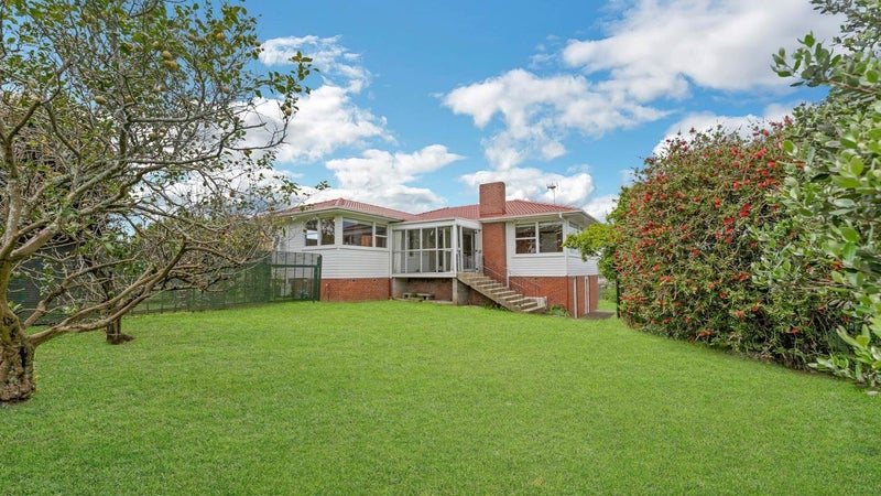 11 Trevola Street, New Windsor, Auckland - Carousel 1