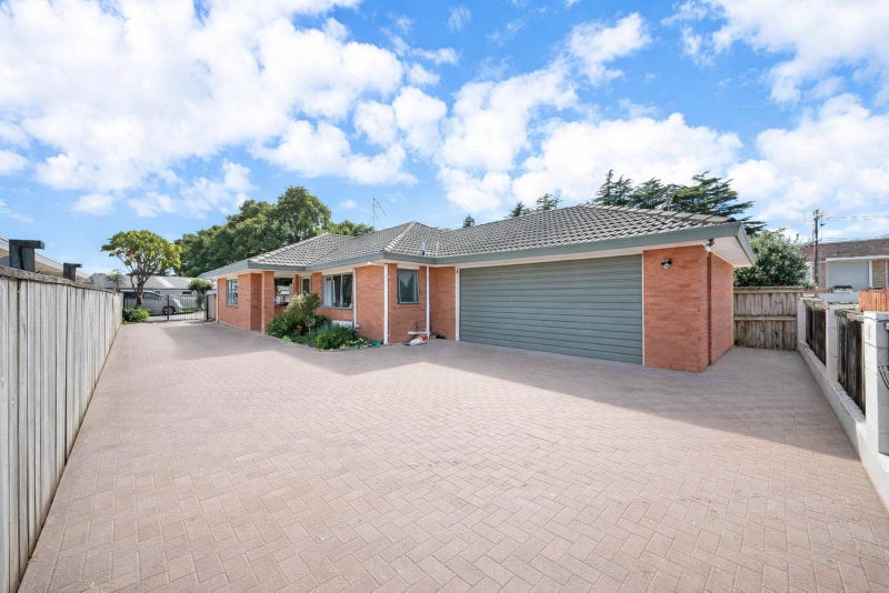 2 Benville Place, Royal Oak, Auckland - Carousel 1
