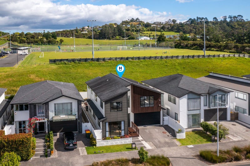 11 Bight Road, Long Bay, Auckland - Carousel 2