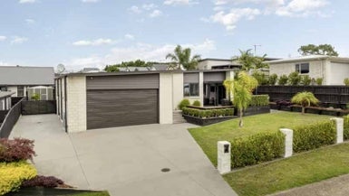 5 Manotini Way, Pyes Pa, Tauranga - Carousel 1