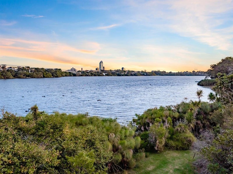 47 Sylvan Park Avenue, Milford, Auckland - Carousel 1