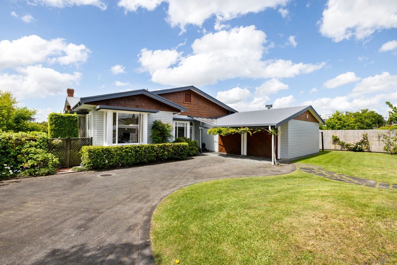 58 Lake Crescent, Hamilton Lake, Hamilton - Carousel 1