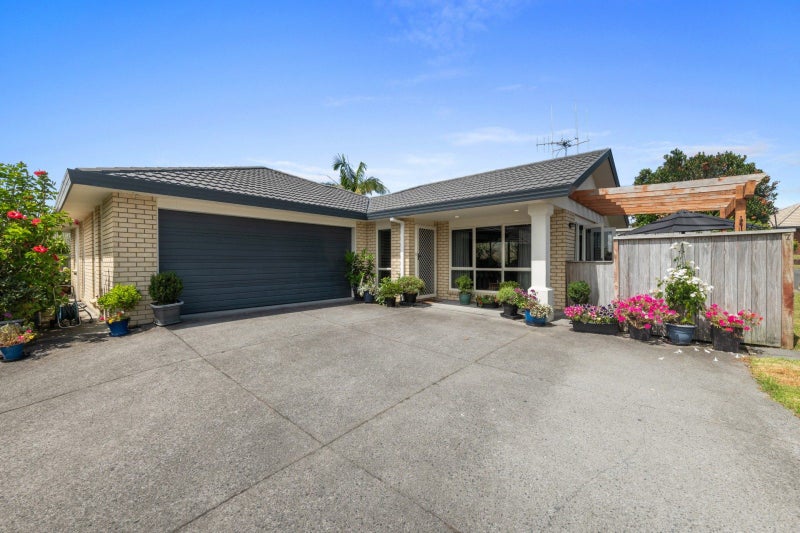 7 Stableford Drive, Pyes Pa, Tauranga - Carousel 1