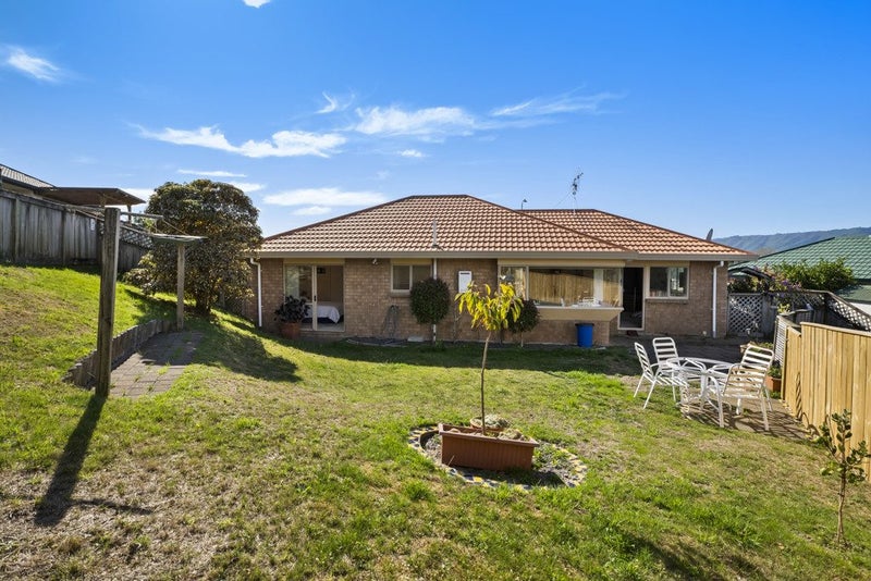 27 Crown Hill, Paraparaumu, Paraparaumu - Carousel 13