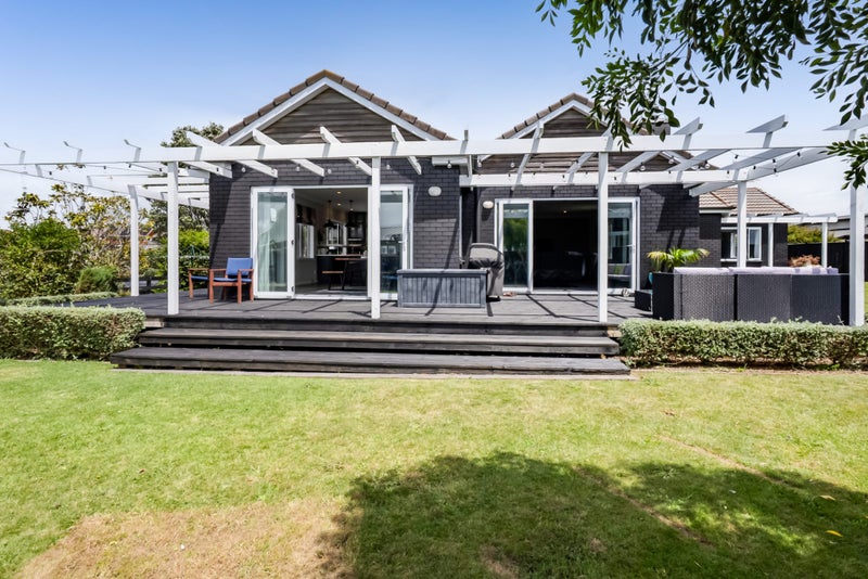 20 Maple Crescent, Whalers Gate, New Plymouth - Carousel 1