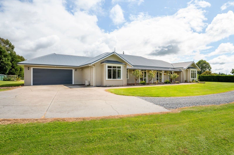 15 Twin Oaks Drive, Tamahere, Hamilton - Carousel 1