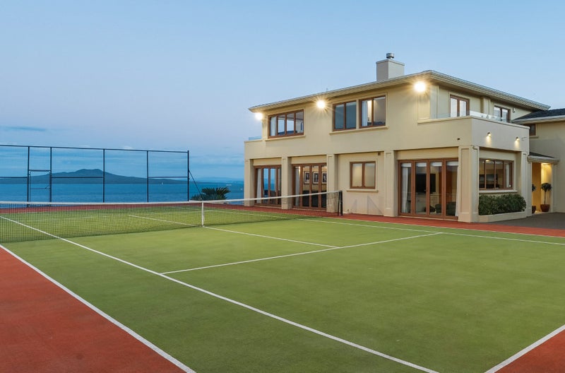 207 Beach Road, Campbells Bay, North Shore City, Auckland - Carousel 1