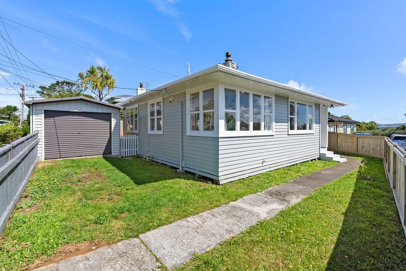 4 Balmain Street, Newlands, Wellington - Carousel 1