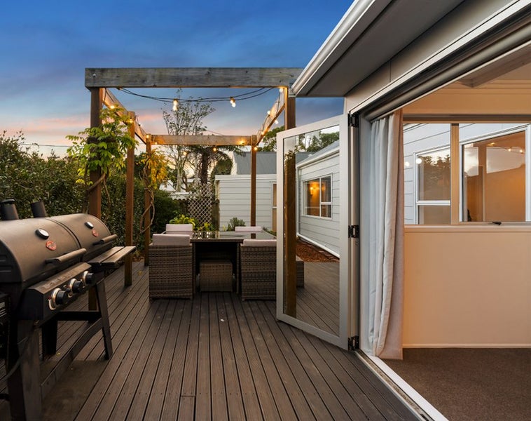 2/1 Hiwihau Place, Glenfield, Auckland - Carousel 1