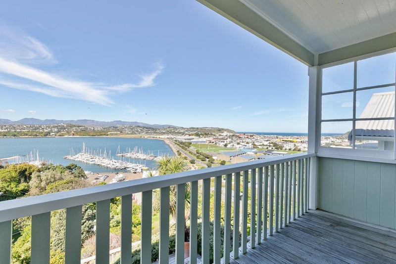 111 Overtoun Terrace, Hataitai, Wellington - Carousel 1