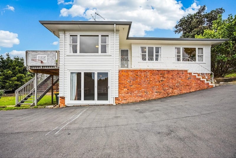 49 Tiroroa Avenue, Te Atatu South, Auckland - Carousel 1