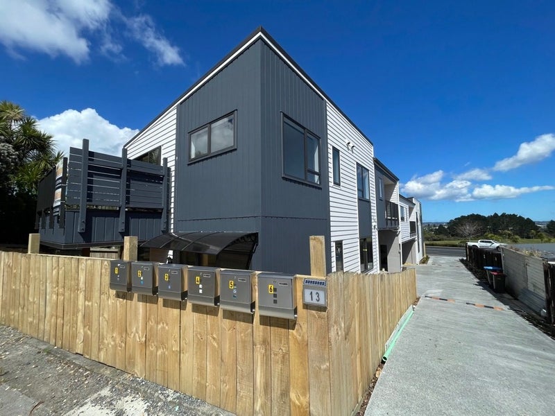 3/13 Blockhouse Bay Road, Avondale, Auckland - Carousel 1