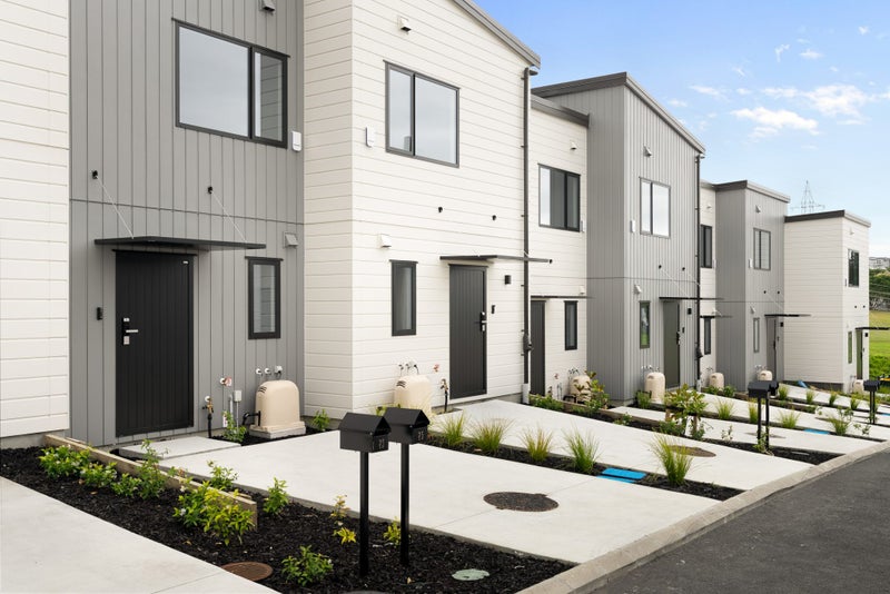 25 Awhi Lane, Massey, Auckland - Carousel 1