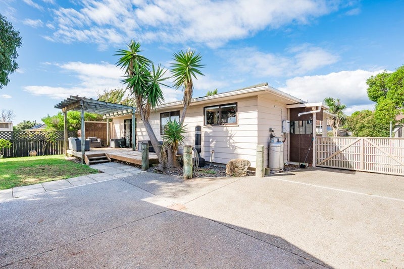 18 Rosewood Place, Paraparaumu - Carousel 1