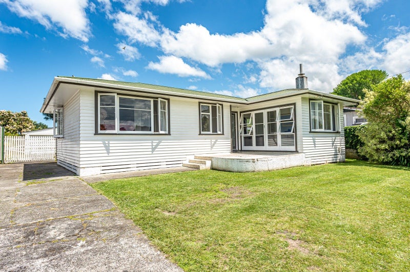 21 Camellia Avenue, Aramoho, Whanganui - Carousel 1