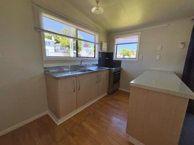 1/4 Kenmore Street, Westown, New Plymouth - Carousel 2