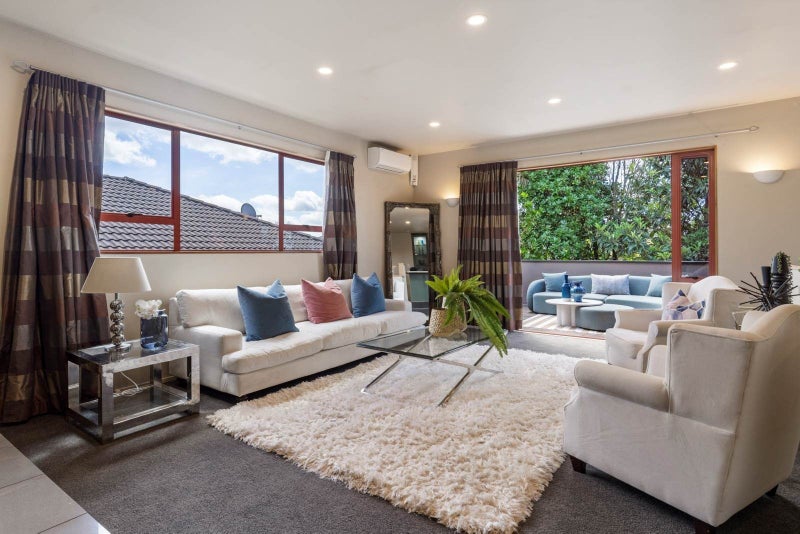 13A Cliff View Drive, Green Bay, Auckland - Carousel 2