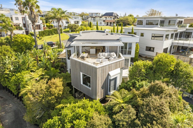 2/39 Eastcliffe Road, Castor Bay, Auckland - Carousel 2