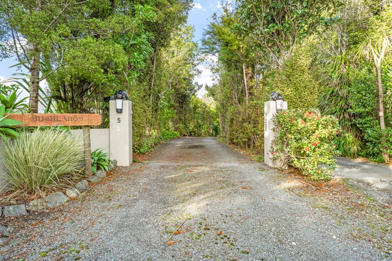 5 Glance Street, Sandspit - Carousel 33