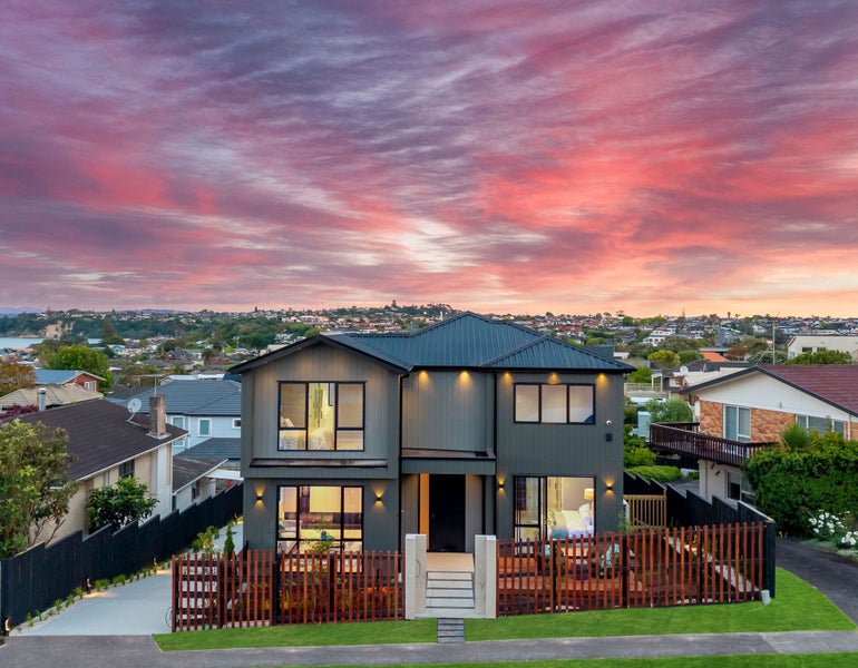 202 Clovelly Road, Bucklands Beach, Auckland - Carousel 1