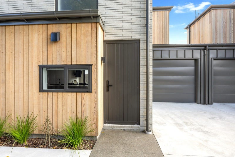 2/19 Courtenay Street, St Albans, Christchurch - Carousel 13