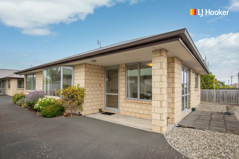 19A Queens Drive, Saint Kilda, Dunedin - Carousel 1