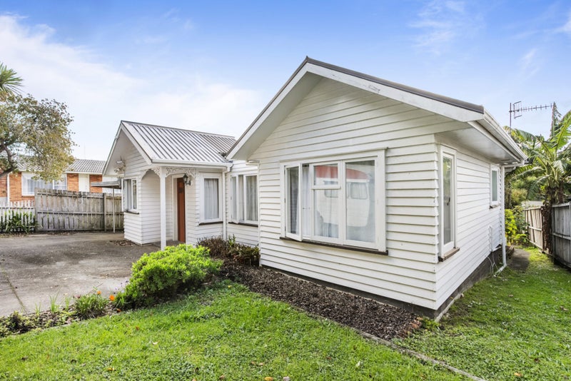 110 Mcleod Road, Te Atatu South, Auckland - Carousel 1