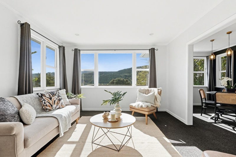 16 Manor Drive, Stokes Valley, Lower Hutt - Carousel 2