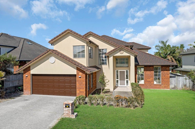 19 Maybole Drive, Flat Bush, Auckland - Carousel 1
