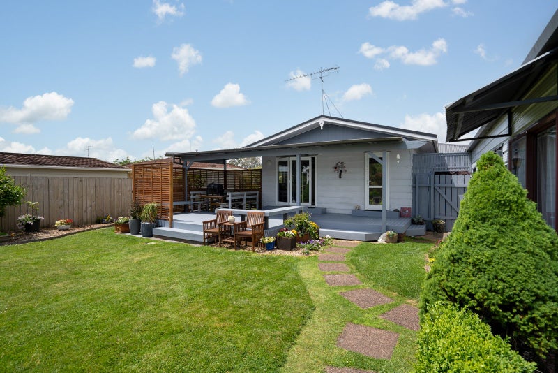 12 Glover Street, Leamington, Cambridge - Carousel 1