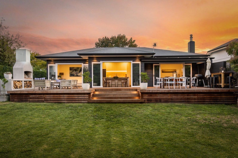 15 Gillean Street, Havelock North, Havelock North - Carousel 1