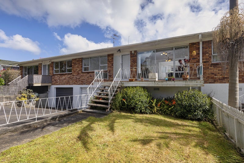 2/24 Walford Road, Point Chevalier, Auckland - Carousel 2