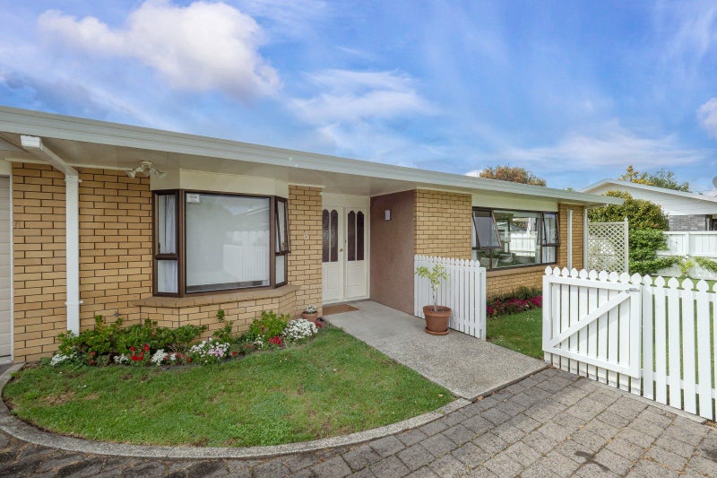 8 Conrad Place, Leamington, Cambridge - Carousel 2
