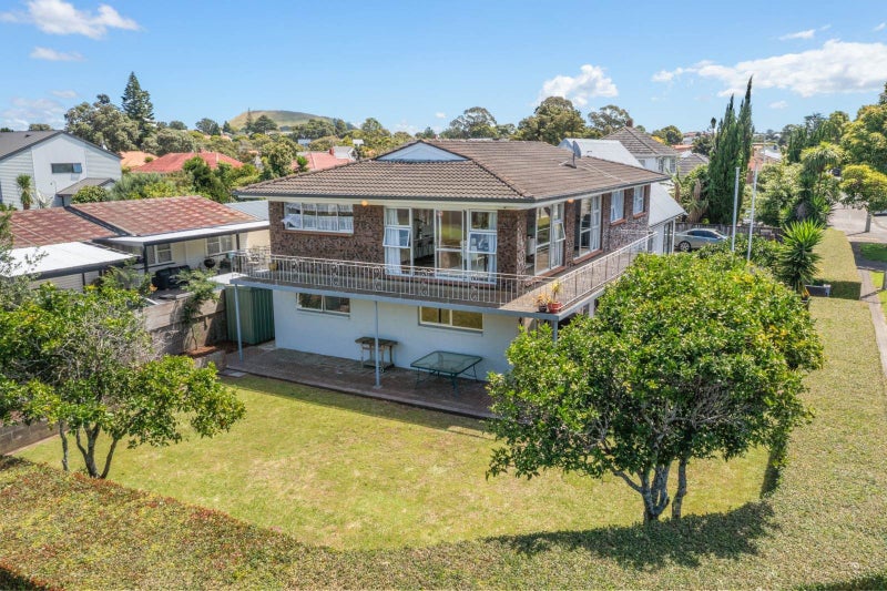 1 Tamatea Avenue, Point England, Auckland - Carousel 1