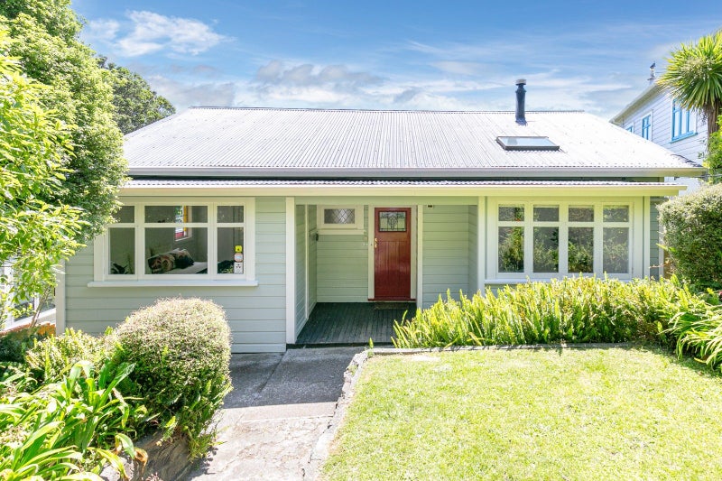 32 Volga Street, Island Bay, Wellington - Carousel 1